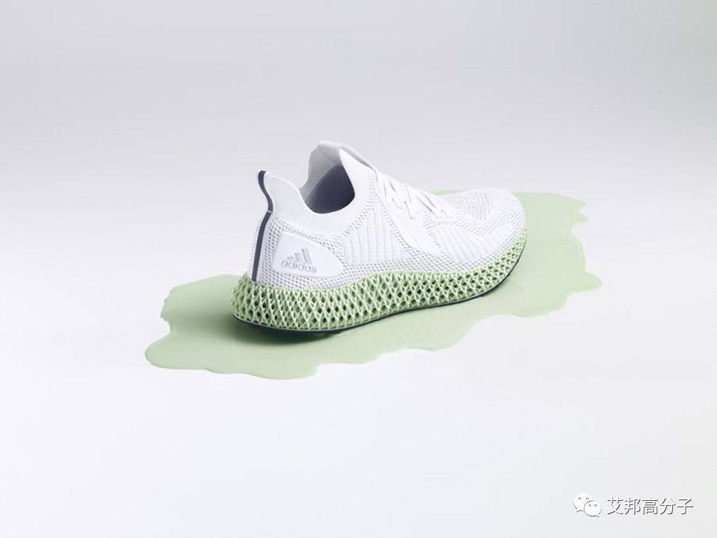 阿迪达斯可循环再制TPU跑鞋全球测试，并发布最新3D打印反光鞋面运动鞋